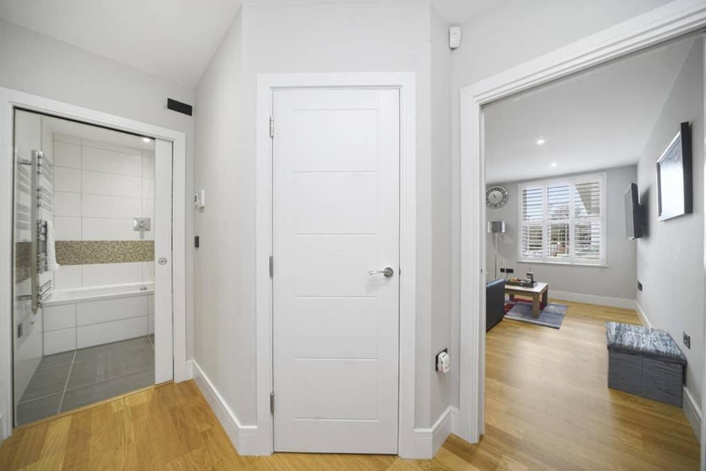 Flat 3 Bridge House Staines-upon-Thames Exterior foto