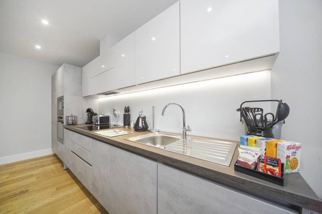 Flat 3 Bridge House Staines-upon-Thames Exterior foto